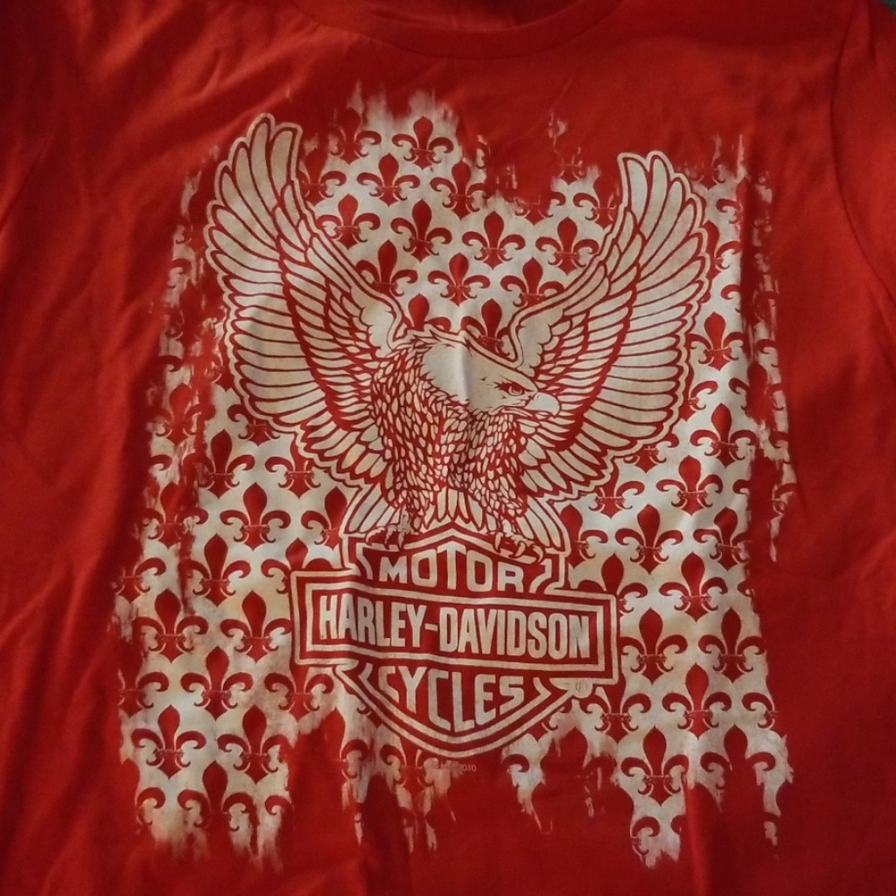 Never worn short sleeves tee